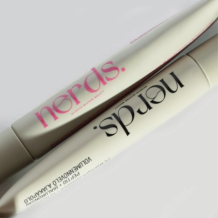 Nerds. - Peptide + Hyaluronic Acid Plumping Lip Treatment NUDE MAUVE - 2% Matrixyl Synthe'6 + 1% Hyacolor - Peptydowe Serum do Ust z Kwasem Hialuronowym w Kolorze Nude Mauve - 10ml