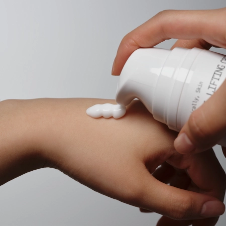 Logically, Skin - Multi-Lifting Cream - Nawilżający Krem do Twarzy z Peptydami - 50ml