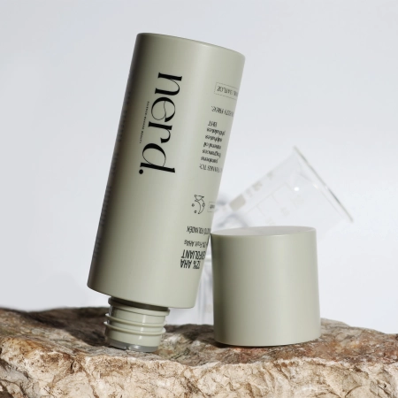 Nerds. - 12% AHA Liquid Exfoliant - 10% Glycolic Acid + 2% Fruit AHAs - Tonik Złuszczający AHA 12% (10% Kwas Glikolowy + 2% Kwasy Owocowe) - 100ml