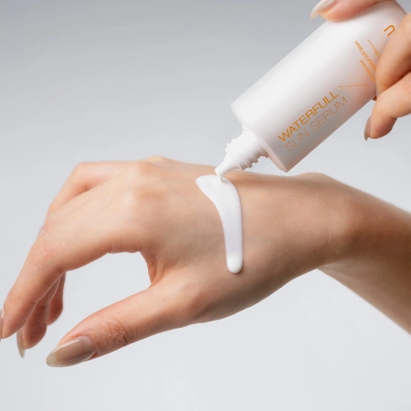 FAU - Skin Solution Waterfull Sun Serum SPF50+ PA++++ - Nawilżające Serum z Filtrem - 50ml